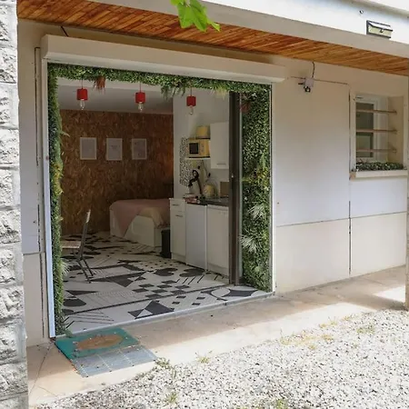 Rez-de-chaussee Et Patio Apartment *